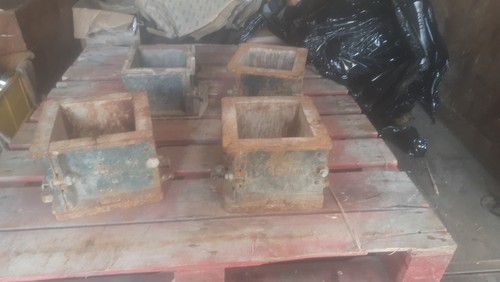 Concrete metal test cubes - metal,